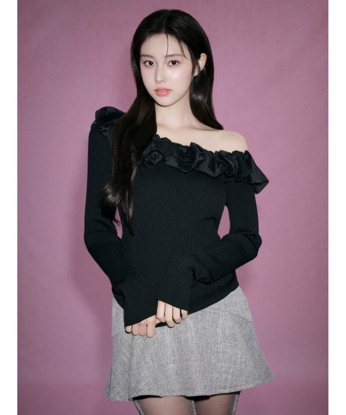 SNIDEL(スナイデル)の「シアーフリルニットプルオーバー(ニット/セーター・レディース・アイボリー/ブラック/モカ/マルチ・F)」の1枚目の写真