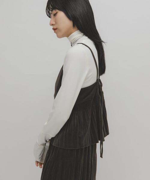 KBF（ケイビーエフ）の「illi　タートルベーシックカットソー（Tシャツ/カットソー・レディース・オリーブ/オフホワイト/グレー・ONE）」の6枚目の写真