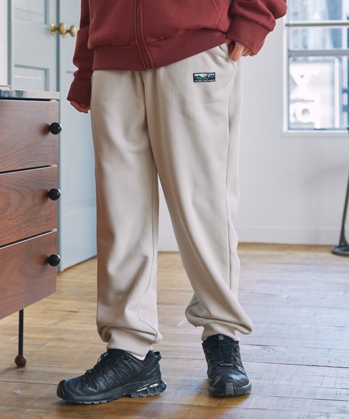 THE CRAFT CREW PRODUCTS（ザクラフトクループロダクツ）の「裏ボアフリース ワンポイントロゴ リラックスフィット ジョガースウェットパンツ【THE CRAFT CREW PRODUCTS】（スウェットパンツ・メンズ・ダークブラウン/ブラック/グレイッシュベージュ/ネイビー/ダークグレー・L/M/S/XL）」の4枚目の写真