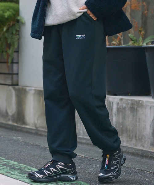 THE CRAFT CREW PRODUCTS（ザクラフトクループロダクツ）の「裏ボアフリース ワンポイントロゴ リラックスフィット ジョガースウェットパンツ【THE CRAFT CREW PRODUCTS】（スウェットパンツ・メンズ・ダークブラウン/ブラック/グレイッシュベージュ/ネイビー/ダークグレー・L/M/S/XL）」の3枚目の写真