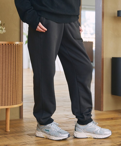 THE CRAFT CREW PRODUCTS（ザクラフトクループロダクツ）の「裏ボアフリース ワンポイントロゴ リラックスフィット ジョガースウェットパンツ【THE CRAFT CREW PRODUCTS】（スウェットパンツ・メンズ・ダークブラウン/ブラック/グレイッシュベージュ/ネイビー/ダークグレー・L/M/S/XL）」の21枚目の写真