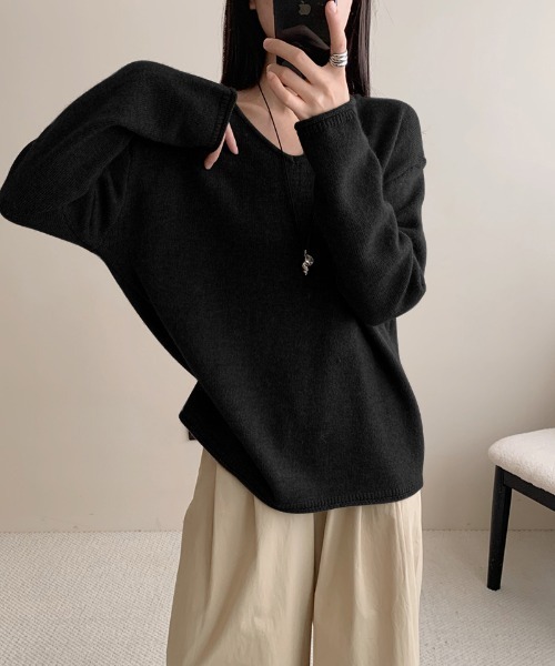COCOMOMO(ココモモ)の「Vネックルーズニット Vネック ニット ドロップショルダー ゆったり Vネックニット 長袖 秋服 冬服(ニット/セーター・レディース・ベージュ/ブラック/レッド/ブラウン/ライトグレー・FREE)」の21枚目の写真
