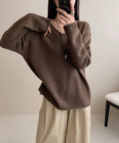 COCOMOMO(ココモモ)の「Vネックルーズニット Vネック ニット ドロップショルダー ゆったり Vネックニット 長袖 秋服 冬服(ニット/セーター・レディース・ベージュ/ブラック/レッド/ブラウン/ライトグレー・FREE)」の13枚目の写真