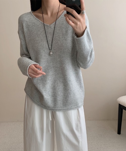 COCOMOMO(ココモモ)の「Vネックルーズニット Vネック ニット ドロップショルダー ゆったり Vネックニット 長袖 秋服 冬服(ニット/セーター・レディース・ベージュ/ブラック/レッド/ブラウン/ライトグレー・FREE)」の11枚目の写真