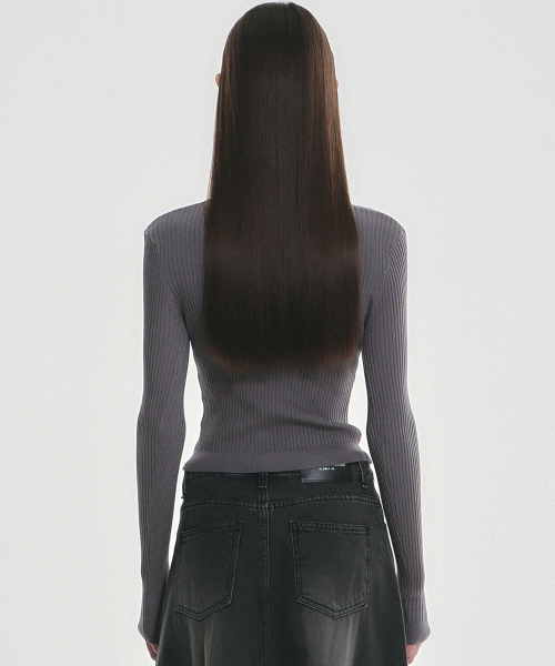 NICK&NICOLE（ニックアンドニコール）の「HALF ZIP UP SLIM CROP TOP_GRAY（Tシャツ/カットソー・レディース・その他・FREE）」の3枚目の写真