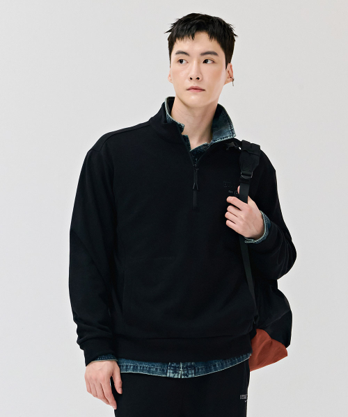 CHASECULT(チェイスカルト)の「男性エッセンシャルレタリング半ジップTシャツ-ブラック(スウェット・メンズ・ブラック・100/95/105/110)」の4枚目の写真