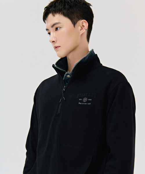 CHASECULT(チェイスカルト)の「男性エッセンシャルレタリング半ジップTシャツ-ブラック(スウェット・メンズ・ブラック・100/95/105/110)」の5枚目の写真