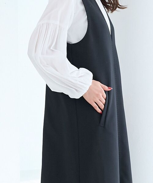 le.coeur blanc（ルクールブラン）の「Vネックジャンパースカート（ジャンパースカート・レディース・モカ/ブラック・38）」の13枚目の写真