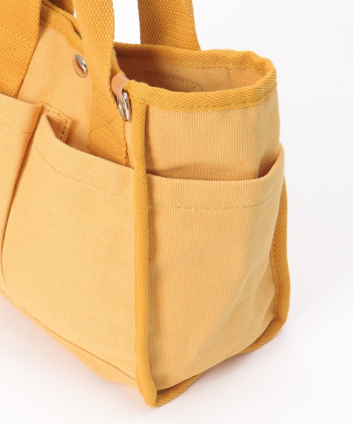 ikka（イッカ）の「【雑誌InRed4月号掲載】キャンバスパイピングミニトートバッグ（トートバッグ・レディース・マスタード/ライトカーキ/ブラック/グレー/オフホワイト/ブルー・FREE）」の17枚目の写真