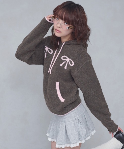 FCMM(エフシーエムエム)の「【日本限定】RIBBON KNIT HOODIE / リボンニットフーディ(ニット/セーター・レディース・ネイビー/ブラウン/グレー・SMALL/MEDIUM)」の2枚目の写真