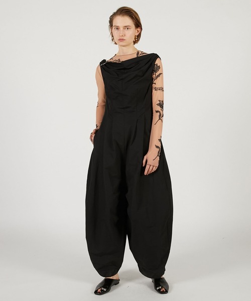 PRANK PROJECT（プランクプロジェクト）の「ドレープバルーンジャンプスーツ / Drape Balloon Jumpsuit（パンツドレス・レディース・ブラック/アイボリー・36/38）」の4枚目の写真