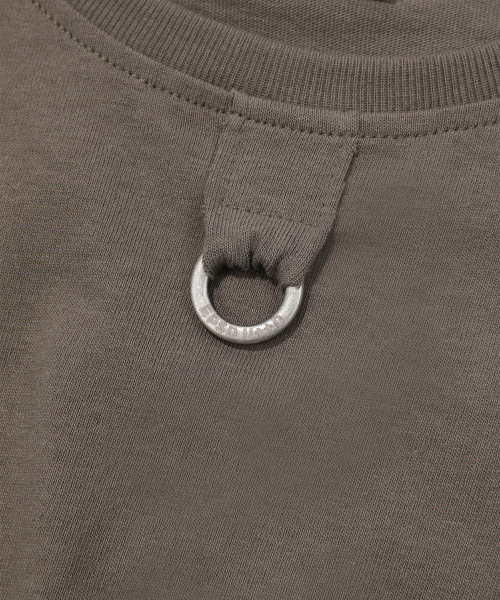EPISODE UNTITLED(エピソードアンタイトルド)の「CROP CUT-OFF LOGO RING POINT T-SHIRT_KHAKI(Tシャツ/カットソー・レディース・その他・1)」の4枚目の写真