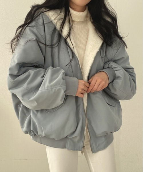 AMELY(エミリー)の「リバーシブル フード付きボアブルゾン(ブルゾン・レディース・ベージュ/ブラック/ブルーグレー・L/M)」の4枚目の写真