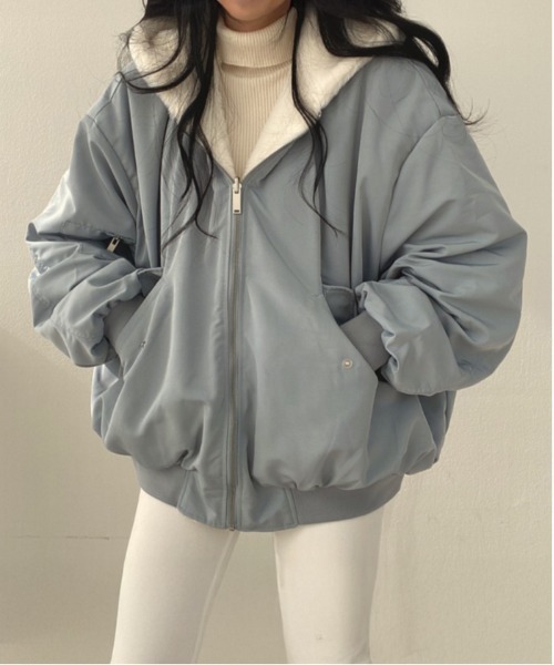 AMELY(エミリー)の「リバーシブル フード付きボアブルゾン(ブルゾン・レディース・ベージュ/ブラック/ブルーグレー・L/M)」の5枚目の写真