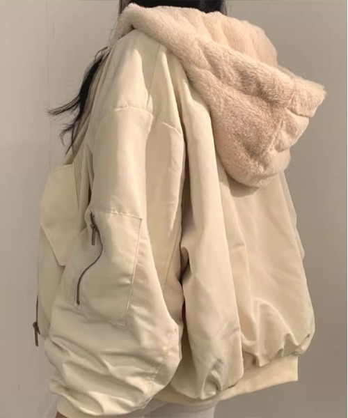 AMELY(エミリー)の「リバーシブル フード付きボアブルゾン(ブルゾン・レディース・ベージュ/ブラック/ブルーグレー・L/M)」の11枚目の写真