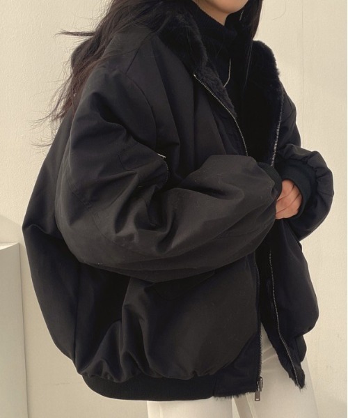AMELY(エミリー)の「リバーシブル フード付きボアブルゾン(ブルゾン・レディース・ベージュ/ブラック/ブルーグレー・L/M)」の7枚目の写真