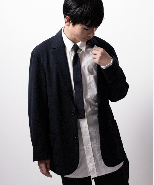 ARCH & LINE（アーチアンドライン）の「《環境配慮素材》B GREEN JACKET オンオフ兼用 セットアップ対応［155-175cm］（テーラードジャケット・キッズ・ダークネイビー/ブラック・175/165）」の2枚目の写真