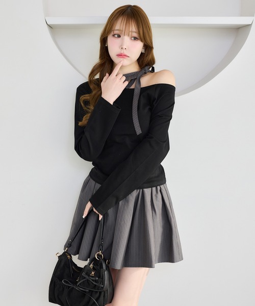 one after another NICE CLAUP(ワンアフターアナザーナイスクラップ)の「【Latini】ロゴイヤリング(イヤリング・レディース・ゴールド/シルバー・FREE)」の3枚目の写真