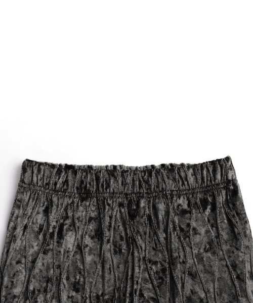 PIECEMAKER（ピースメーカー）の「VELVET WAVE STITCH BOOTS PANTS (CHARCOAL)（スウェットパンツ・レディース・その他・FREE）」の3枚目の写真