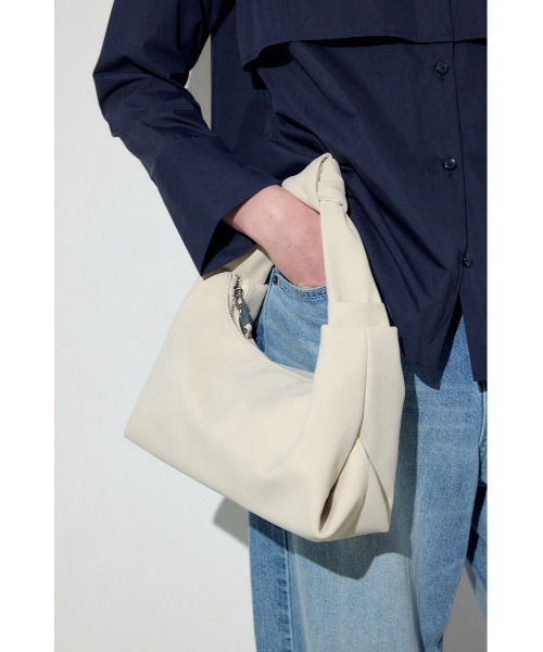 AZUL by moussy(アズールバイマウジー)の「ハンドルノットミニバッグ(ショルダーバッグ・レディース・ブルー/アイボリー/キャメル・FREE)」の20枚目の写真