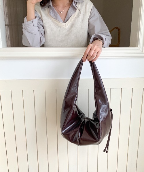 deux amour（ドゥーザムール）の「フェイクレザーエナメル風リボンショルダーバッグ（ショルダーバッグ・レディース・ブラウン/キャメル/ホワイト/ブラック・FREE）」の22枚目の写真