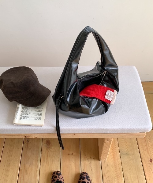 deux amour（ドゥーザムール）の「フェイクレザーエナメル風リボンショルダーバッグ（ショルダーバッグ・レディース・ブラウン/キャメル/ホワイト/ブラック・FREE）」の18枚目の写真