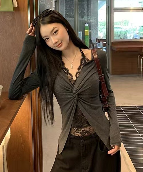 AsheKsha(アシクシャ)の「Vネックレースパッチワーク風ロングスリーブ(シャツ/ブラウス・レディース・ホワイト/ブラック/ダークグレー・M)」の6枚目の写真