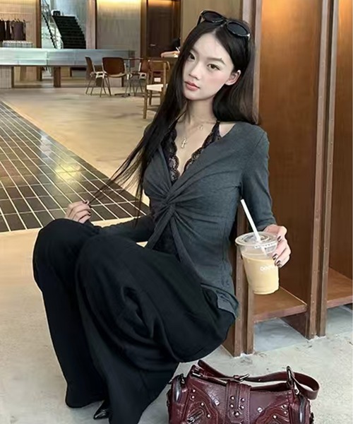 AsheKsha(アシクシャ)の「Vネックレースパッチワーク風ロングスリーブ(シャツ/ブラウス・レディース・ホワイト/ブラック/ダークグレー・M)」の9枚目の写真