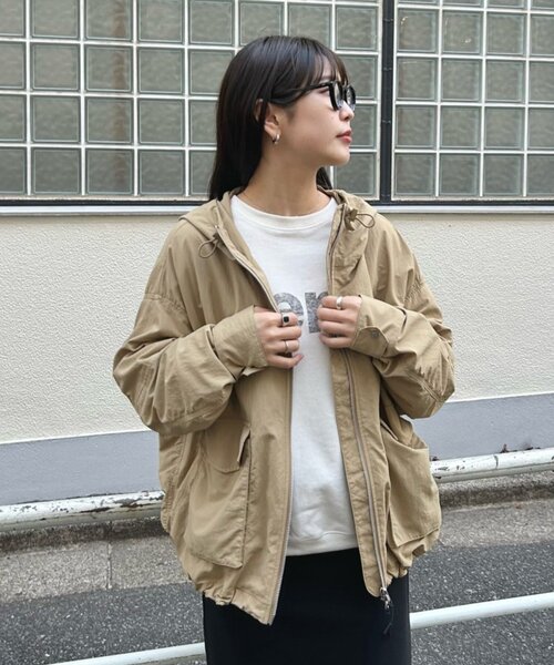 LIVETART(リヴェタート)の「《FRIPIER》ビッグマウンテンパーカー(ブルゾン・レディース・アンティークゴールド/ホワイト・FREE)」の1枚目の写真