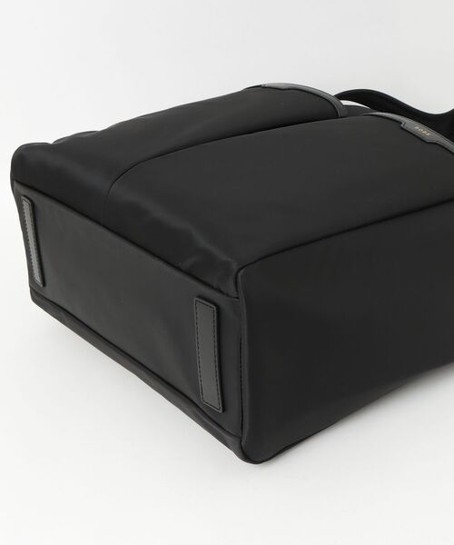 ANYA HINDMARCH（アニヤハインドマーチ）の「ANYA HINDMARCH Baby Bag in ECONYL regenerated Nylon with Calf アニヤハインドマーチ ショルダーバッグ（ショルダーバッグ・レディース・ブラック・FREE）」の5枚目の写真