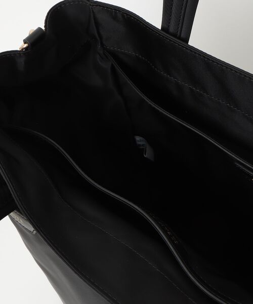 ANYA HINDMARCH（アニヤハインドマーチ）の「ANYA HINDMARCH Baby Bag in ECONYL regenerated Nylon with Calf アニヤハインドマーチ ショルダーバッグ（ショルダーバッグ・レディース・ブラック・FREE）」の6枚目の写真