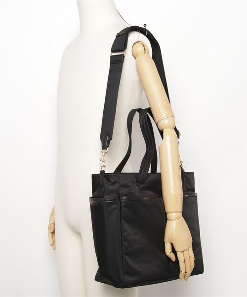 ANYA HINDMARCH（アニヤハインドマーチ）の「ANYA HINDMARCH Baby Bag in ECONYL regenerated Nylon with Calf アニヤハインドマーチ ショルダーバッグ（ショルダーバッグ・レディース・ブラック・FREE）」の13枚目の写真