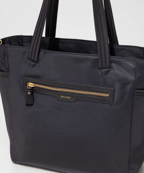 ANYA HINDMARCH（アニヤハインドマーチ）の「ANYA HINDMARCH Baby Bag in ECONYL regenerated Nylon with Calf アニヤハインドマーチ ショルダーバッグ（ショルダーバッグ・レディース・ブラック・FREE）」の20枚目の写真