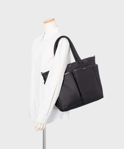 ANYA HINDMARCH（アニヤハインドマーチ）の「ANYA HINDMARCH Baby Bag in ECONYL regenerated Nylon with Calf アニヤハインドマーチ ショルダーバッグ（ショルダーバッグ・レディース・ブラック・FREE）」の22枚目の写真