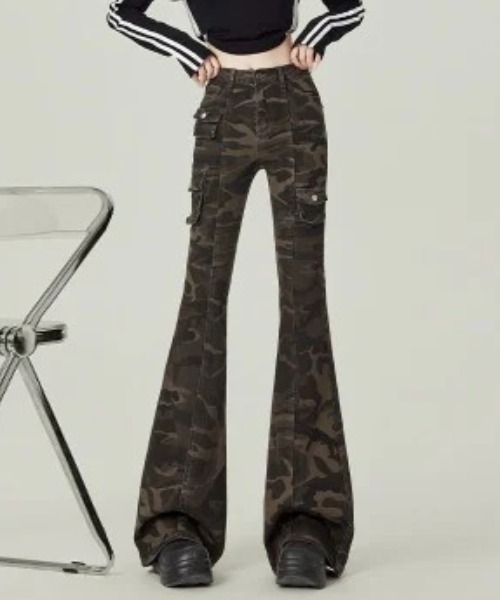lilful(リルフル)の「【26年春夏新作】迷彩柄 マルチポケットデニムパンツ(デニムパンツ・レディース・その他・M/L)」の2枚目の写真