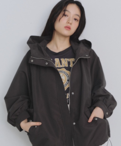 P.V.T(ピーブイティー)の「フードマウンテンパーカー(マウンテンパーカー・レディース・ベージュ/チャコールグレー/ブラック・F)」の3枚目の写真