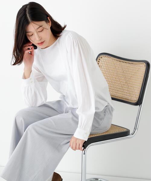 human woman(ヒューマンウーマン)の「◆【ウォッシャブル】インドキルトヨークノーカラーブラウス(シャツ/ブラウス・レディース・カーキ/ホワイト・MEDIUM)」の2枚目の写真