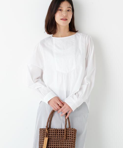 human woman(ヒューマンウーマン)の「◆【ウォッシャブル】インドキルトヨークノーカラーブラウス(シャツ/ブラウス・レディース・カーキ/ホワイト・MEDIUM)」の9枚目の写真