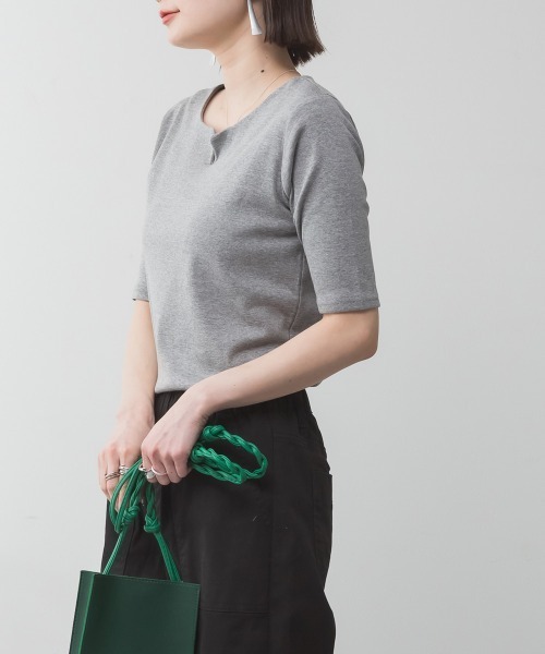 aity(アイティ)の「M-4L キーネック コットン5分袖Tシャツ 夏服(Tシャツ/カットソー・レディース・カーキ/オフホワイト/ブラック/グレイッシュベージュ/杢グレー・4L/3L/LL/L/M)」の21枚目の写真