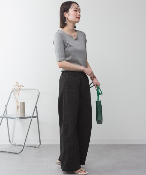 aity(アイティ)の「M-4L キーネック コットン5分袖Tシャツ 夏服(Tシャツ/カットソー・レディース・カーキ/オフホワイト/ブラック/グレイッシュベージュ/杢グレー・4L/3L/LL/L/M)」の13枚目の写真