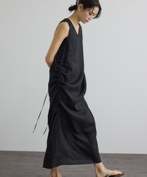 SALON adam et rope'（サロン アダム エ ロペ）の「リネンドロストノースリーブワンピース / GENTLE LINEN（ワンピース・レディース・ピンク/ブラック/グレー・FREE）」の2枚目の写真