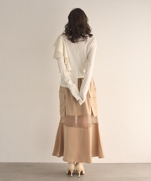 MIELI INVARIANT（ミエリインヴァリアント）の「Asymmetry Ruffle Long Tee（Tシャツ/カットソー・レディース・アイボリー/ブラック/グレー・FREE）」の10枚目の写真