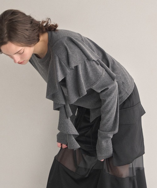 MIELI INVARIANT（ミエリインヴァリアント）の「Asymmetry Ruffle Long Tee（Tシャツ/カットソー・レディース・アイボリー/ブラック/グレー・FREE）」の19枚目の写真