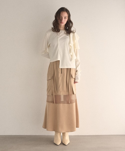 MIELI INVARIANT（ミエリインヴァリアント）の「Asymmetry Ruffle Long Tee（Tシャツ/カットソー・レディース・アイボリー/ブラック/グレー・FREE）」の7枚目の写真