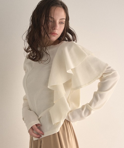 MIELI INVARIANT（ミエリインヴァリアント）の「Asymmetry Ruffle Long Tee（Tシャツ/カットソー・レディース・アイボリー/ブラック/グレー・FREE）」の4枚目の写真