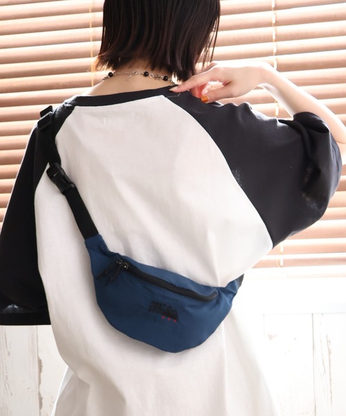 FIRST DOWN(ファーストダウン)の「【FIRST DOWN/ファーストダウン】LIGHT MINI BODYBAG/軽量ミニボディバッグ(ボディバッグ/ウエストポーチ・メンズ・ブラック/ダークブルー・FREE)」の2枚目の写真