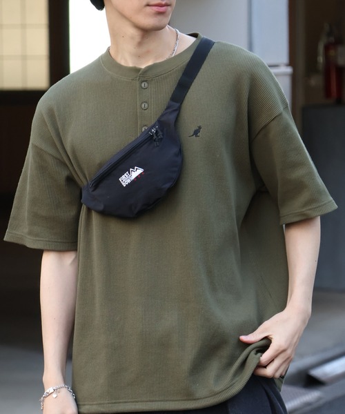 FIRST DOWN(ファーストダウン)の「【FIRST DOWN/ファーストダウン】LIGHT MINI BODYBAG/軽量ミニボディバッグ(ボディバッグ/ウエストポーチ・メンズ・ブラック・FREE)」の2枚目の写真