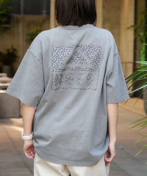 REEF(リーフ)の「REEF 80S BOX LOGO SS T Tシャツ 【2026年春夏モデル】/リーフ半袖ロゴTシャツ(Tシャツ/カットソー・メンズ・ベージュ/ブルー/チャコールグレー・SMALL/X-LARGE/LARGE/MEDIUM)」の1枚目の写真