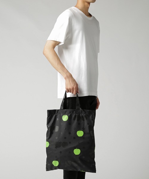 THE BEATLES COMME des GARCONS（ザ ビートルズ コムデギャルソン）の「THE BEATLES 「NYLON」TOTO BAG（トートバッグ・メンズ・ブラック・ONE SIZE）」の2枚目の写真