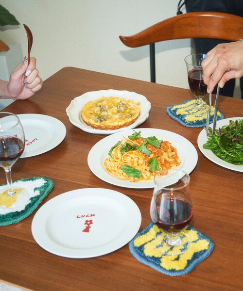 BIRTHDAY BAR（バースデイバー）の「【クリエイター「FLINT MASON」× BIRTHDAY BAR 初コラボ！】POTLUCK PASTA PARTY　リムプレートS（食器・レディース・レッド・0）」の6枚目の写真